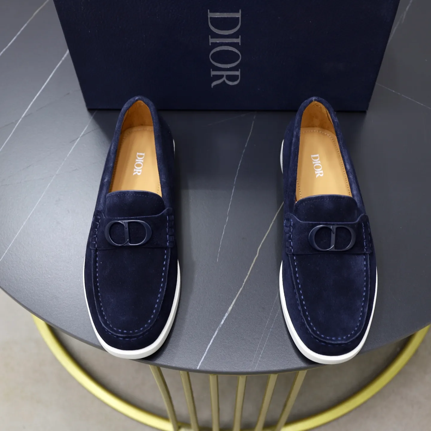 Ex-factory price: 560🙅‍♂️🙅‍♂️🙅‍♂️ Brand: Dior DIOR Standard code: Men's code 38/44 (45 can be customized) Grade: Same as the official website Material: Original cowhide stitching, cowhide lining, original TPU wear-resistant soft outsole Style categories: Leisure and sports version, footwear for driving, young fashion, European and American trends, British style Color: actual picture color